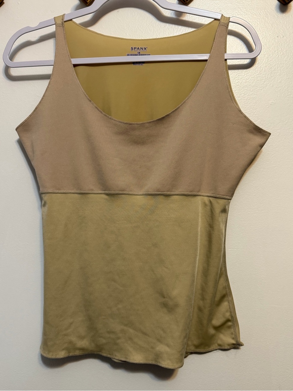 Spanx Hide And Sleek Smoothing Camisole Women’s Size 1X Nude Scoop Neck
